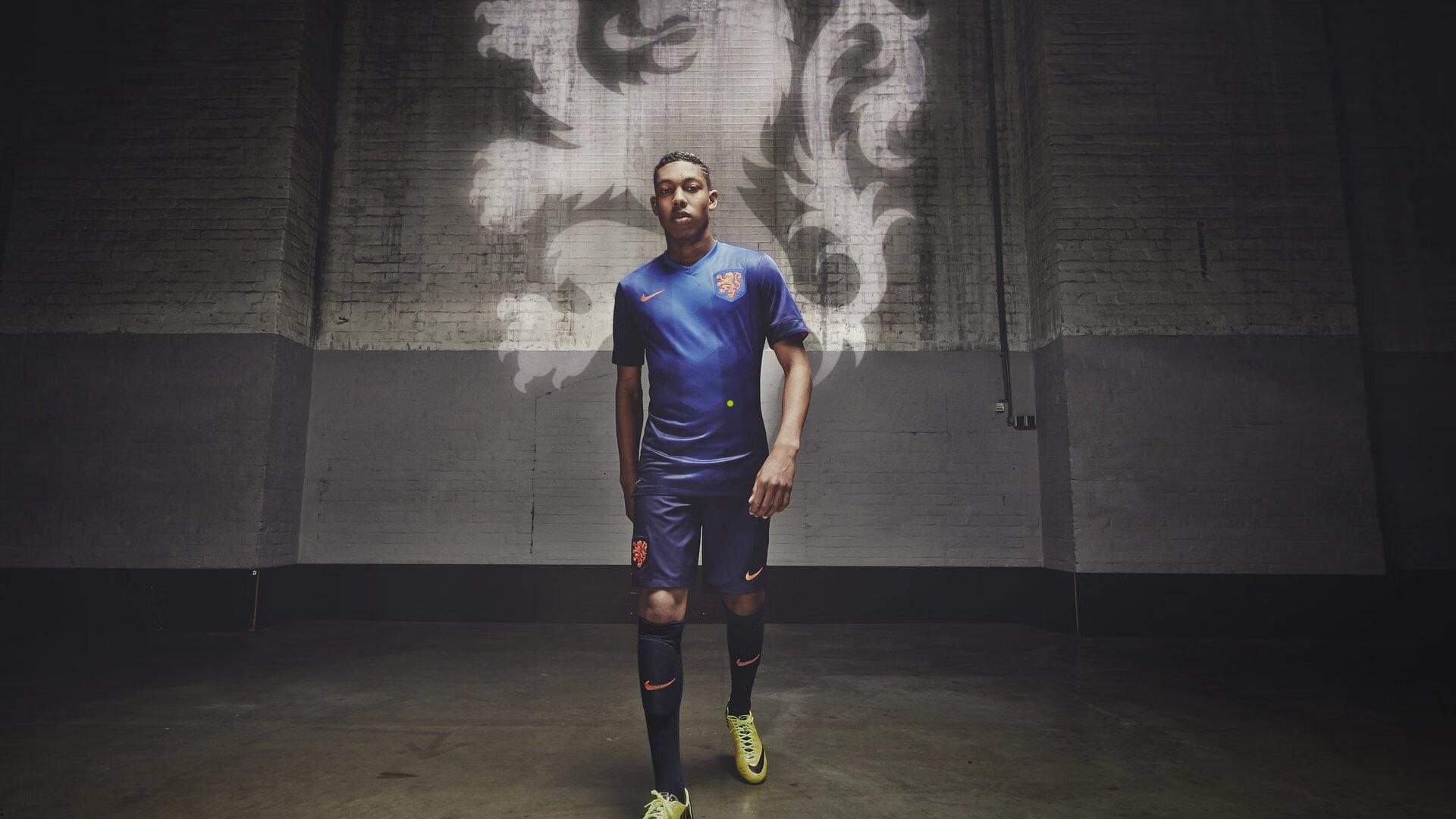 荷兰新秀斯密特成转会市场焦点，阿尔克马尔坚守6000万欧元标价